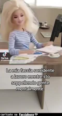 La mia faccia sorridente al lavoro mentre sto seppellendo gente mentalmente
