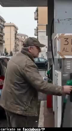Benzina a 3โฌ al litro