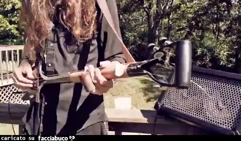 Krankin' Up the 3-Strin Shovel Guitar - Justin Johnson