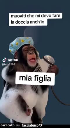 Muoviti che mi devo fare la doccia anch'io mia figlia